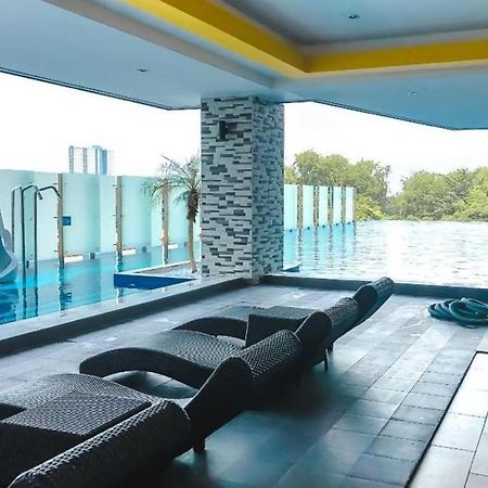 Lovely 2Br Majestic Condo 6 Pax Pool View Ipoh Exterior photo